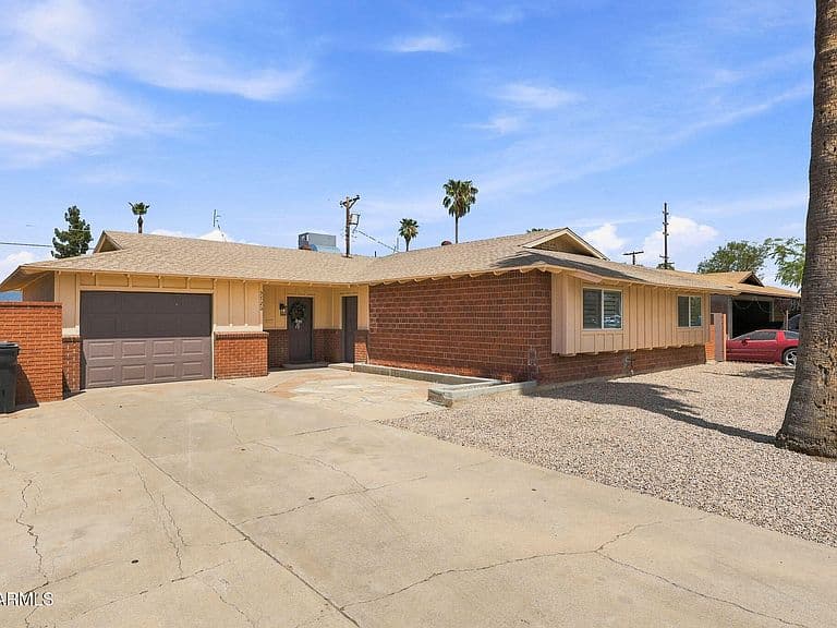 3720 W BETHANY HOME Road photo 2