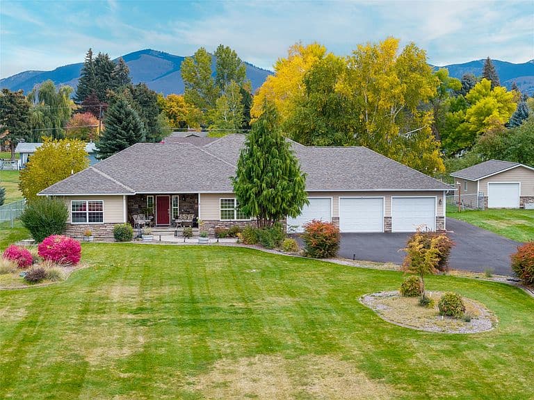 2292 Bald Eagle Close photo 2