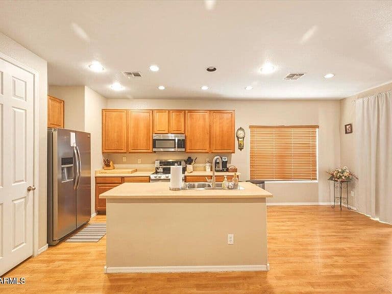 6366 W BARBARA Avenue photo 3