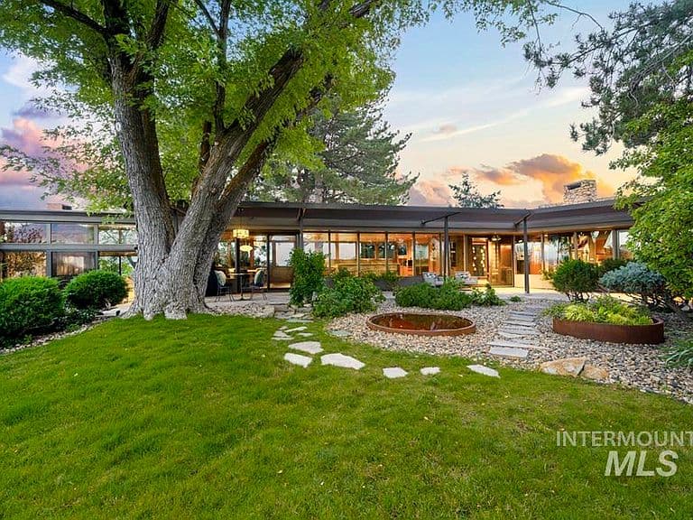1513 N Claremont Dr photo 1
