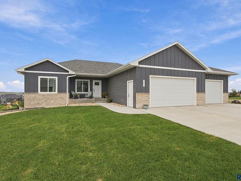 1512 W River Bend Cir photo 2