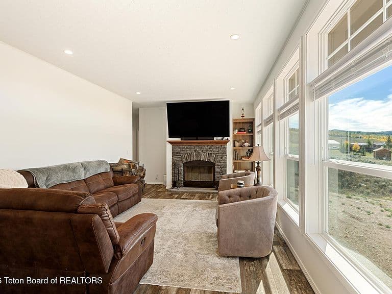 10 Terrace Dr photo 3
