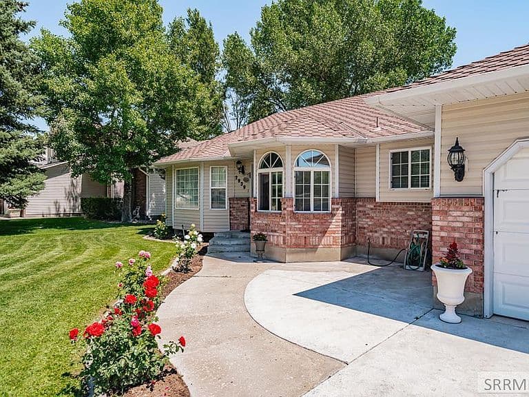 2939 Sandstone Dr photo 2