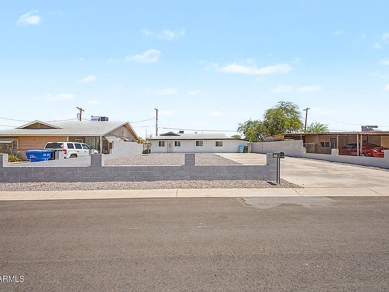 4805 S 35TH Drive photo 1