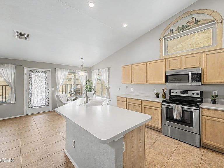1352 W SPARROW Drive photo 5