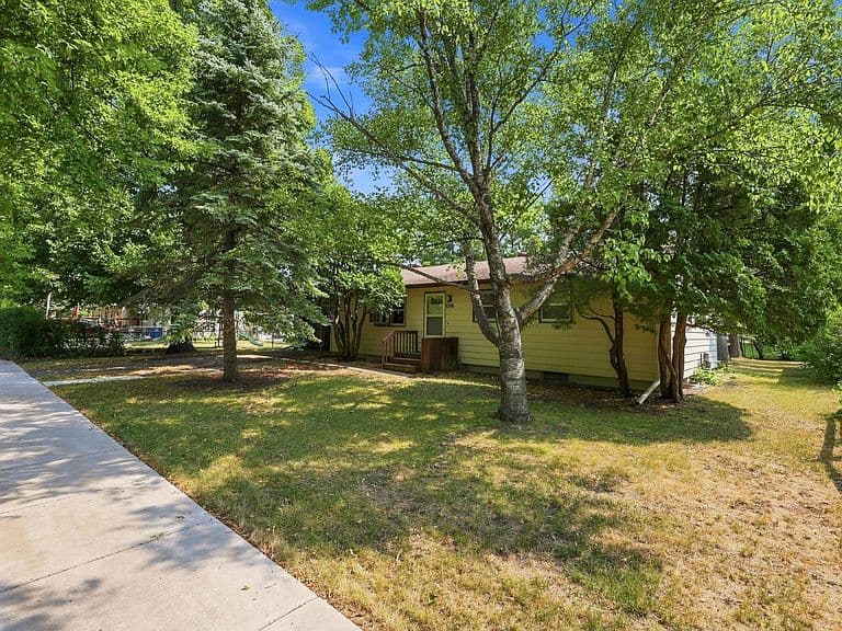 1216 Elm St S photo 1