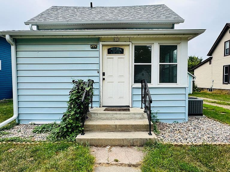 815 2nd St photo 3