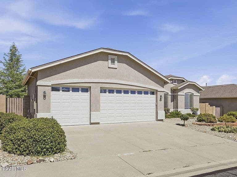 6577 E Stratford Dr photo 2
