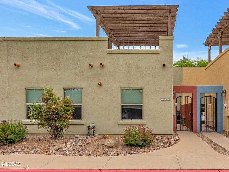 1207 Lombard Way photo 2