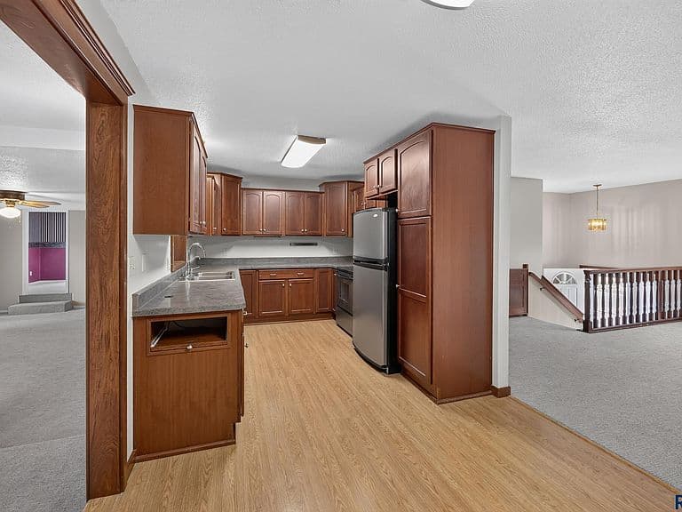 805 S Rohl Dr photo 4