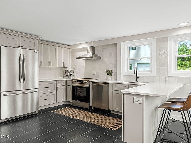 109 Crosier Road photo 2