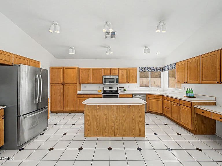 16840 S 36TH Place photo 1