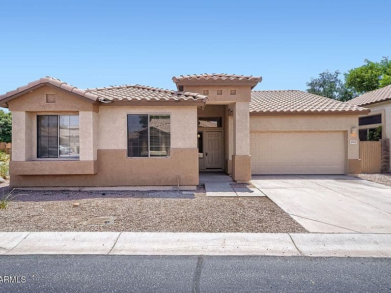 8953 E CAPRI Avenue photo 3