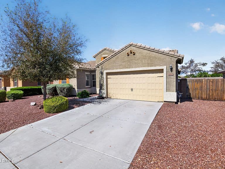 18576 W KENDALL Street photo 1