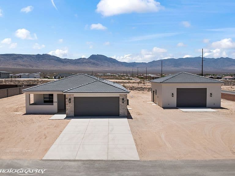 1638 E Adalee Dr photo 2