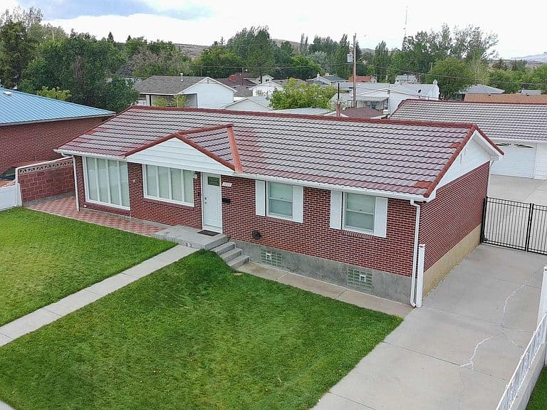 1422 Carbon St photo 1
