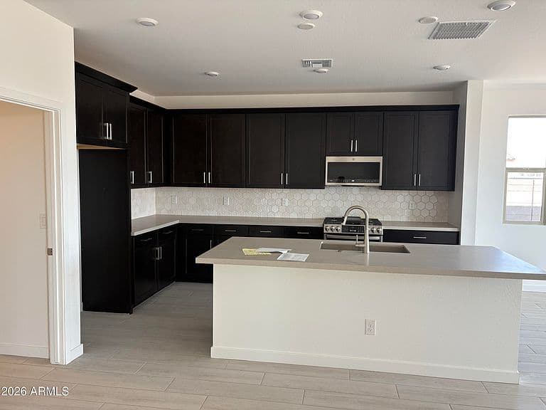 18213 W Pioneer Street photo 2
