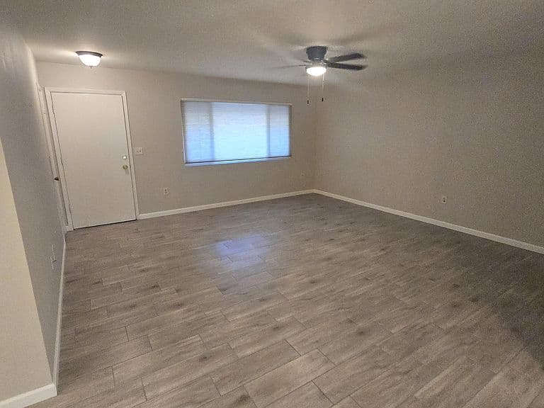 10601 W BOLIVAR Drive photo 4