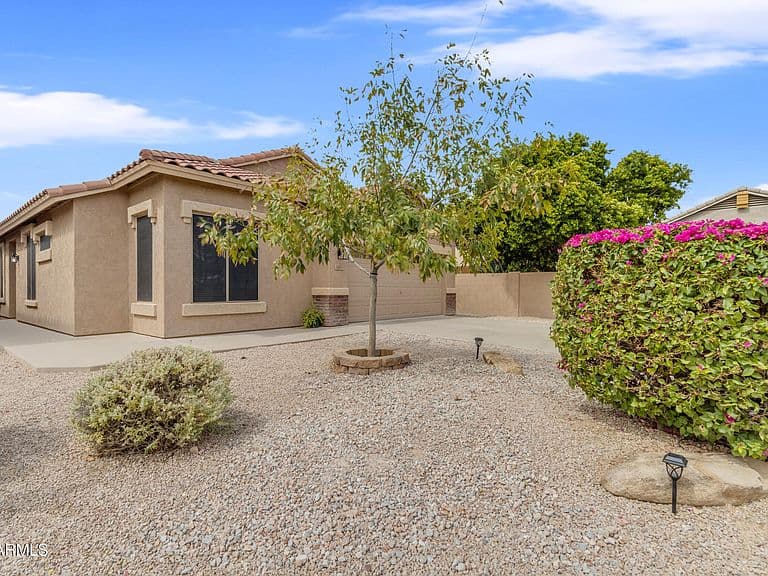 1121 E RANCH Court photo 3