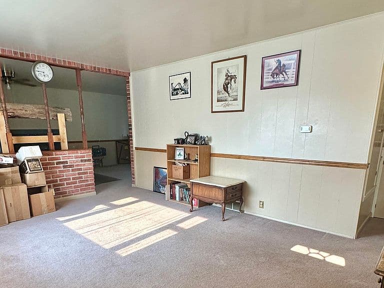 406 East Lane photo 2