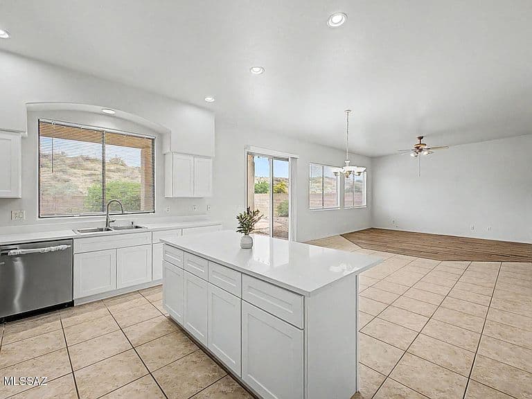 11701 N Pyramid Point Dr photo 4