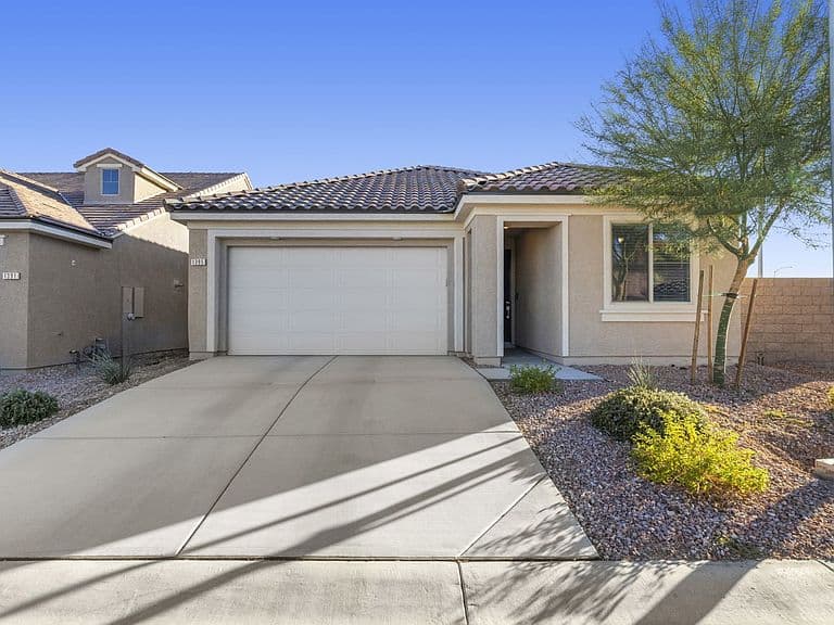 1395 Mariposa Way photo 1