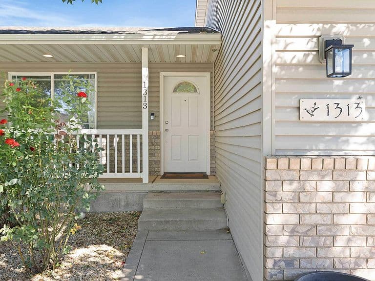 1313 Ashley Dr photo 2