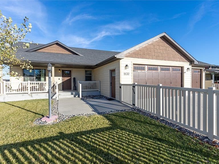 1137 Wilderness Dr photo 3