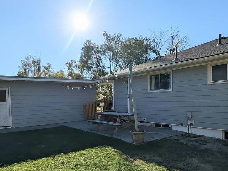 652 W Cedar St photo 5