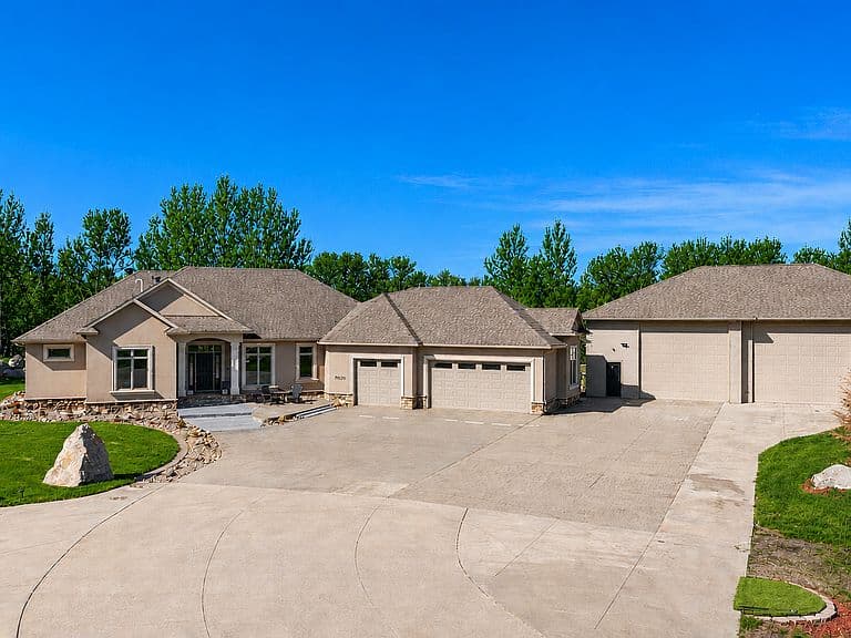 7620 Adelman Dr photo 2