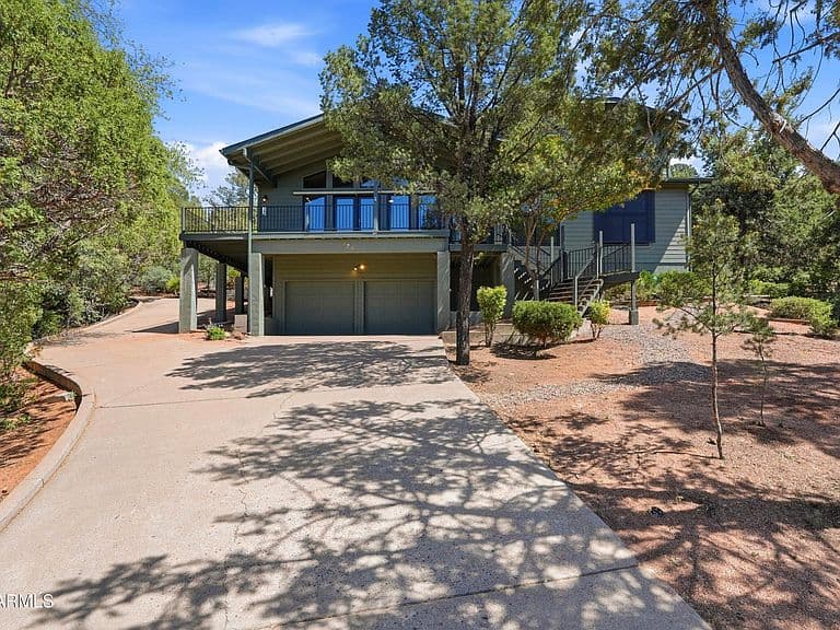 720 E SKYWAY Court photo 5