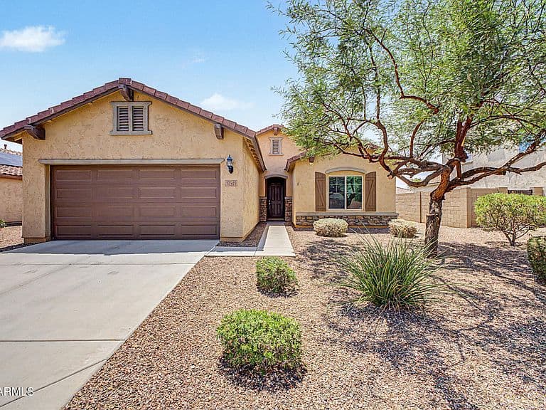 17549 W PINNACLE VISTA Drive photo 2