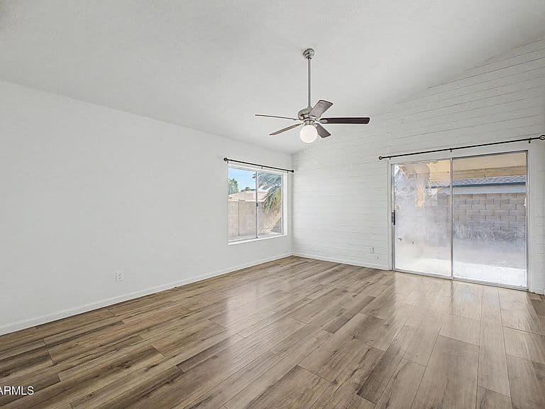 11902 N 73RD Avenue photo 3