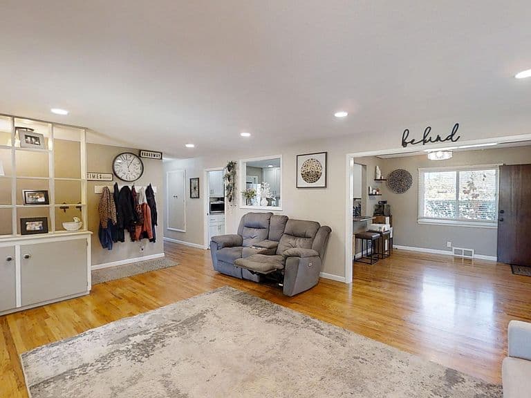 1800 Lynwood Pl photo 3
