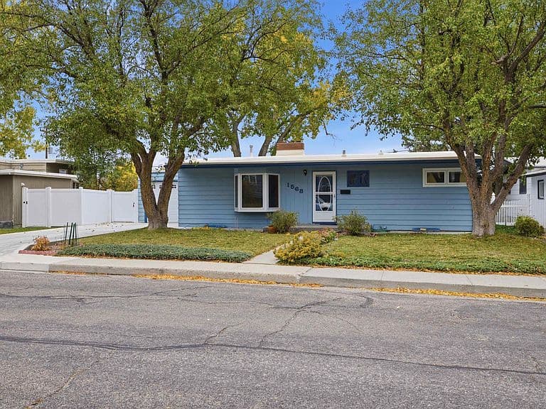 1568 Hyview Dr photo 3