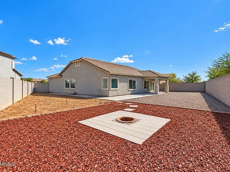 2831 N BANDURA Drive photo 2