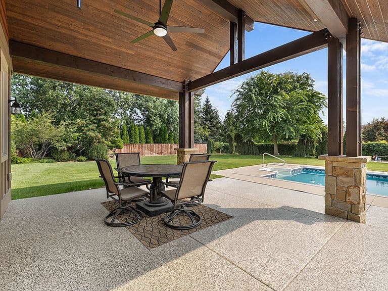 26 Logan Way photo 3
