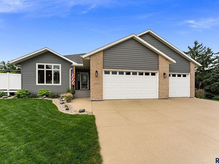 6907 W Sertoma Cir photo 1