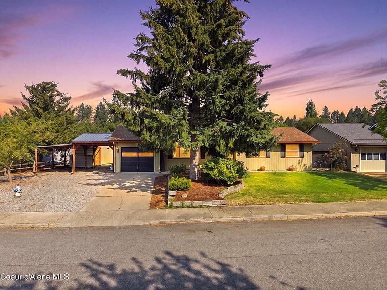 1909 E Meadow Ln photo 1
