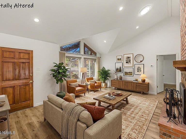 4675 E Windsong Ln photo 2