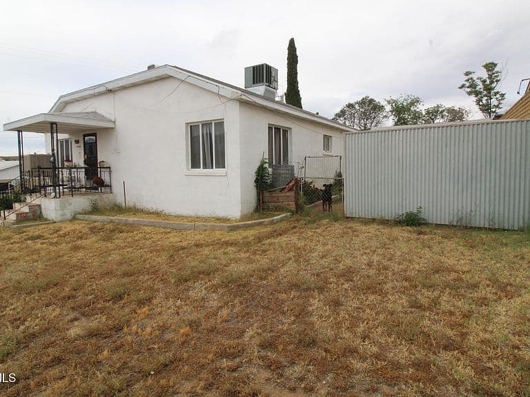 401 E CEDAR Street photo 4