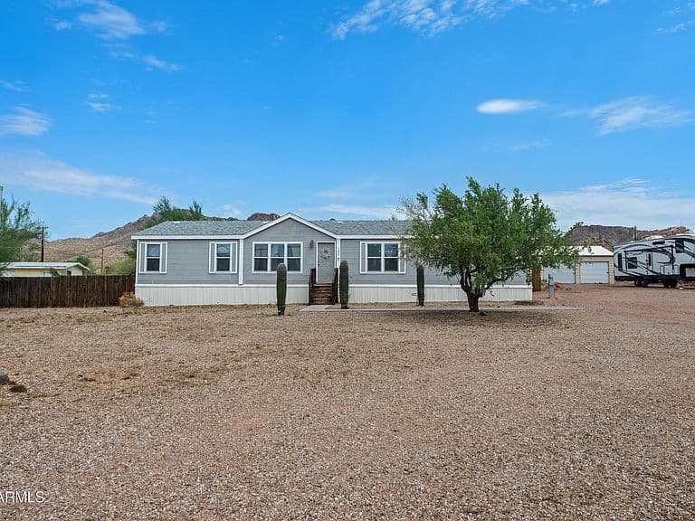 730 W MCKELLIPS Boulevard photo 1