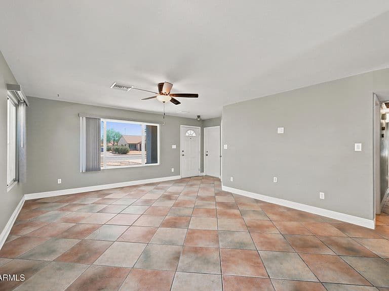 5518 W Whitten Street photo 4