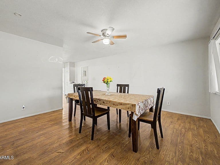 9822 N 47TH Drive photo 4