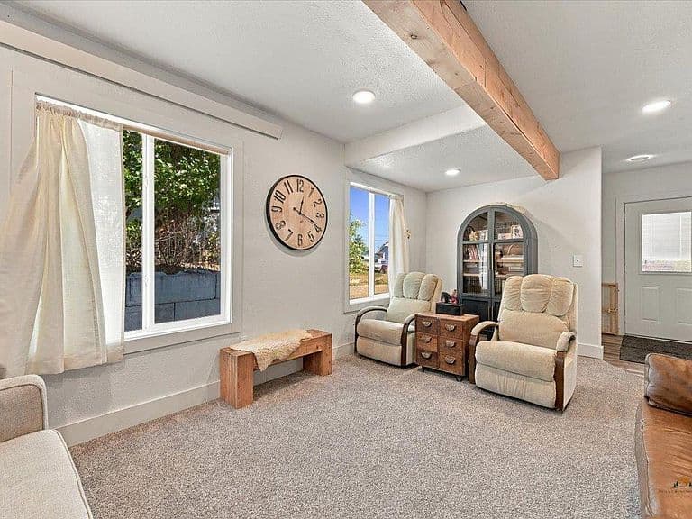 208 6th Ave photo 4