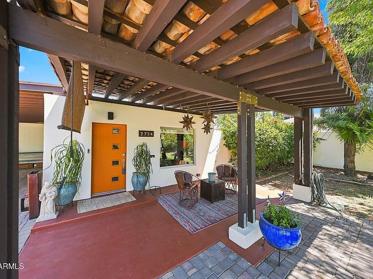2734 E FLOWER Street photo 2
