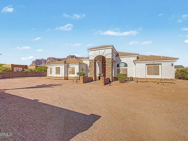 529 S VAL VISTA Road photo 4