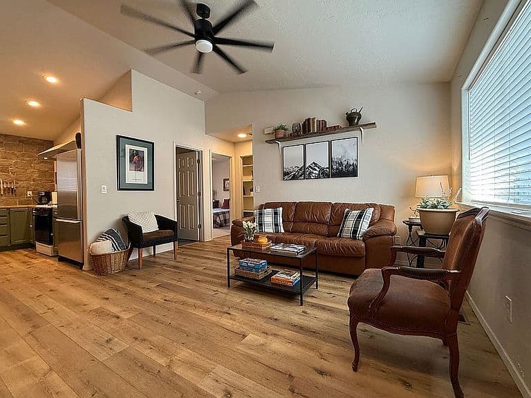 2221 Winterhaven Dr photo 3