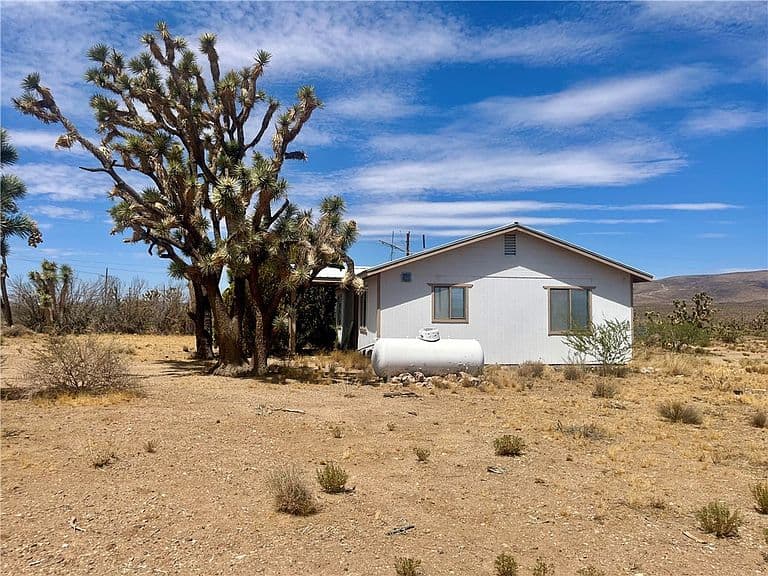 18500 N Pueblo Road photo 4