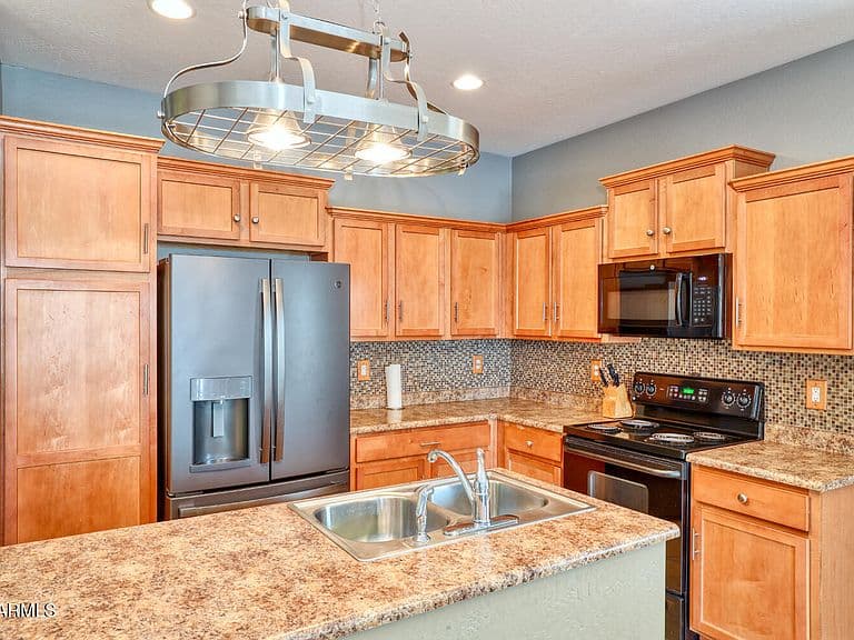 17255 W RIMROCK Street photo 5